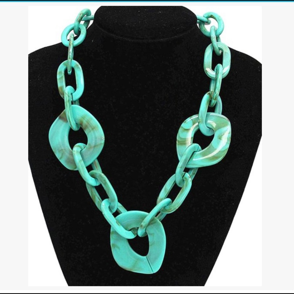 Acrylic necklace.  Turquoise look.  EUC